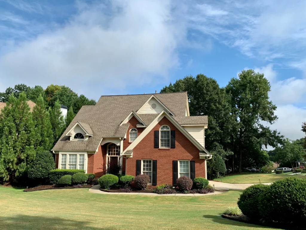 A large, brick mansion that has been cleaned using pressure washing the woodlands services.